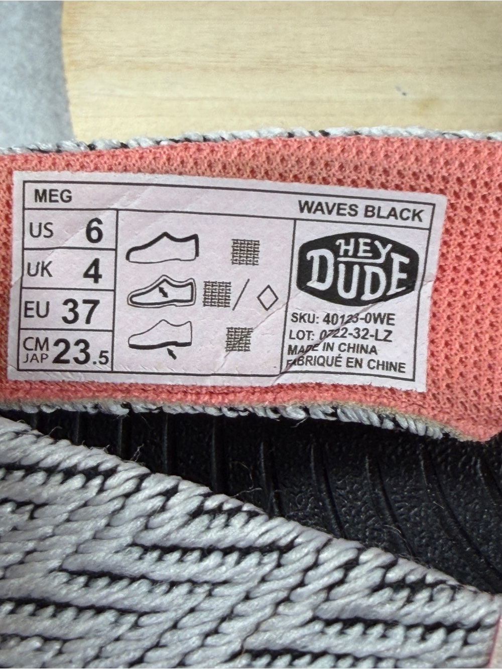 Hey Dude Meg Wave Black Chevron Thong Flip Flop Sandals Womens Size 6 - Picture 7 of 8